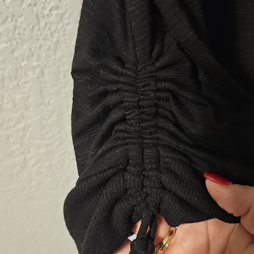 📢5 For $20 No Boundaries Black Ruched Backless Tee - Picture 5 of 5
